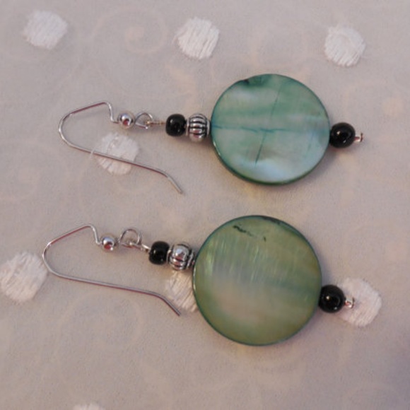 Fantastic Mother-of-Pearl Beaded Pierced Earrings - Picture 2 of 3